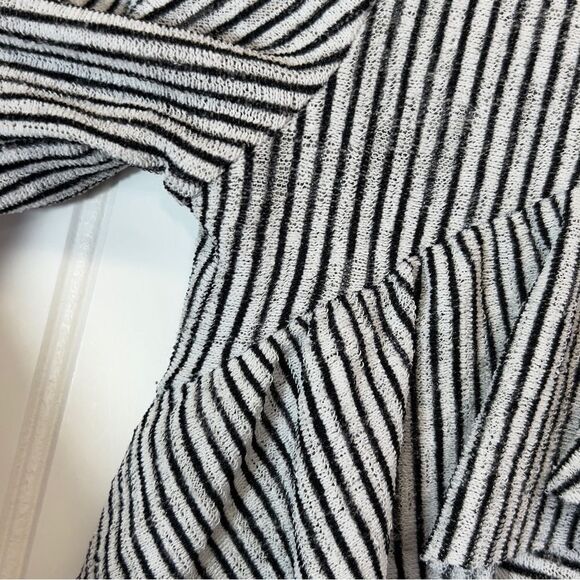 Zara ruffle w/b collection small - Picture 11 of 13